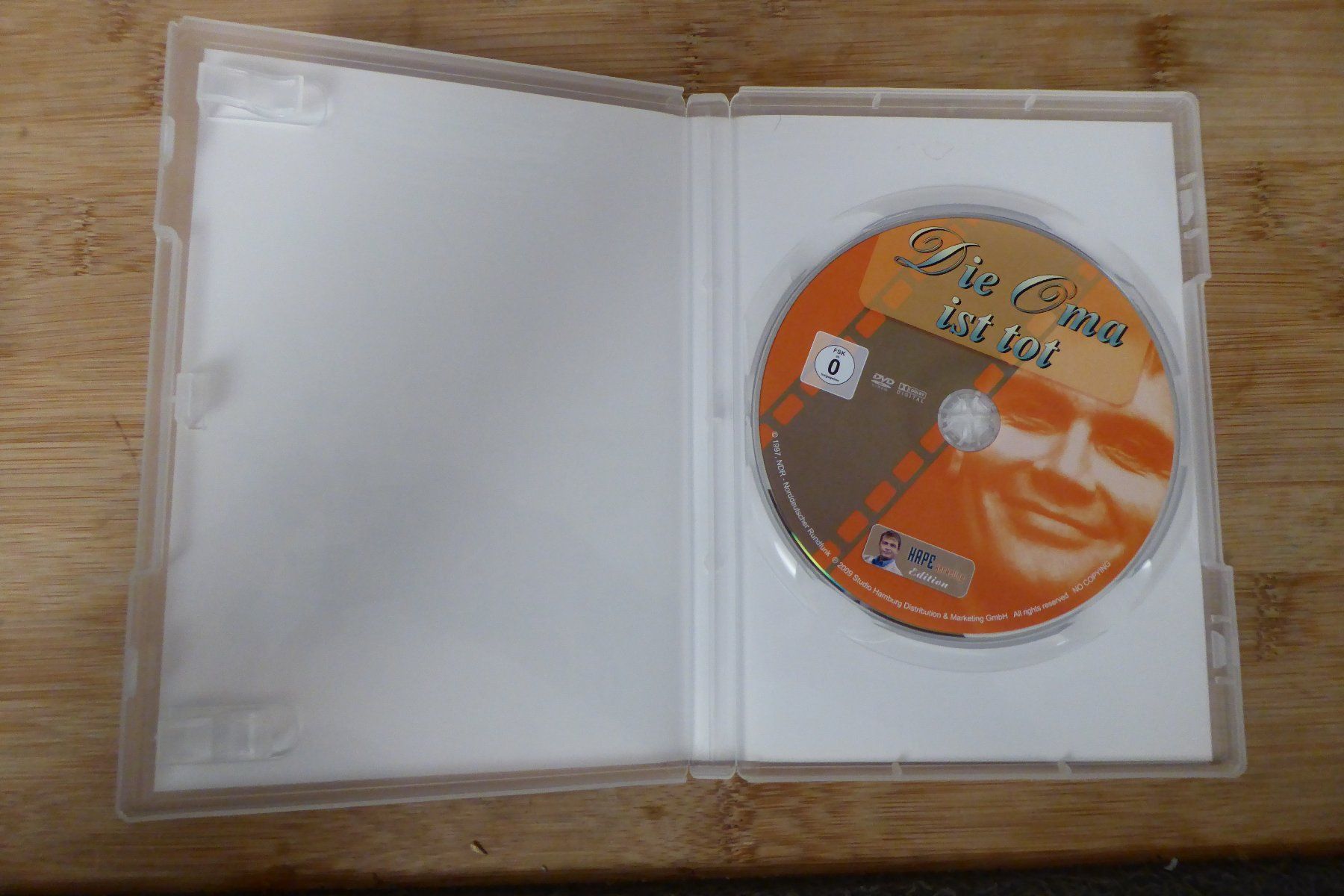 Tutti i DVDs: DVD Die Oma ist tot – Usato da Allschwil venduto da Summelsarium 3