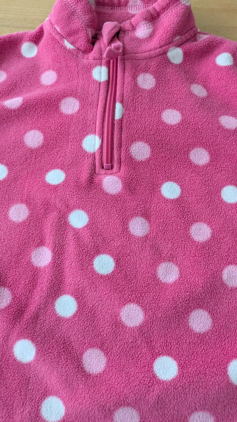 Pullover & Sweatshirts: Fleece Pullover pink mit weissen Punkten Grösse 122 – Gebraucht aus Staufen von Fleby84 1