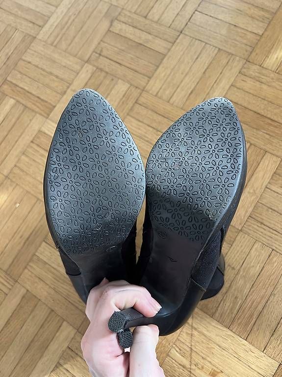 Scarpe da donna: Schwarze Stiefeletten Echtleder / Grösse 39 – Nuovo (secondo la descrizione) da Weiningen ZH venduto da MelVintage 3