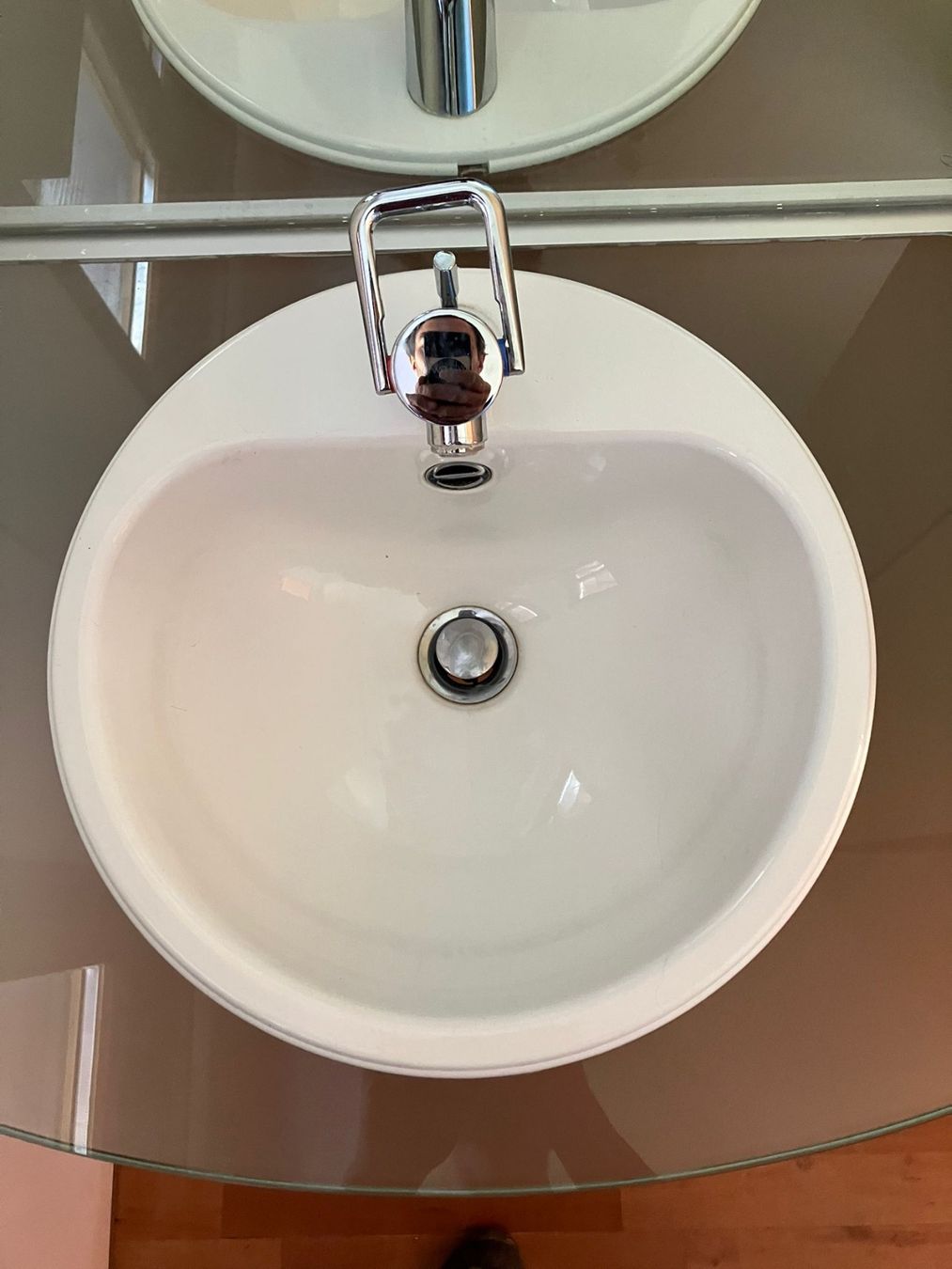 Lavabi & lavandini: Lavabo, Spiegelfront, Armatur mit Glastisch, demontiert – Usato da Winterthur venduto da ReUse_Baumarkt 1