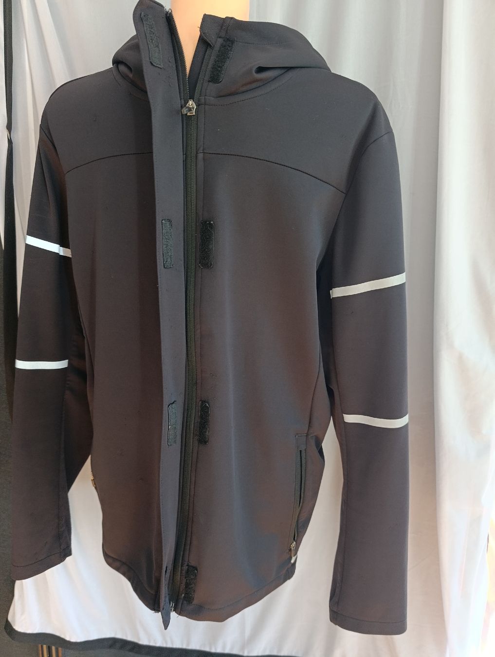 Giacche: Schwarze Softshell Jacke mit Kapuze, Grösse L – Usato da Trimbach venduto da lysy507777 4