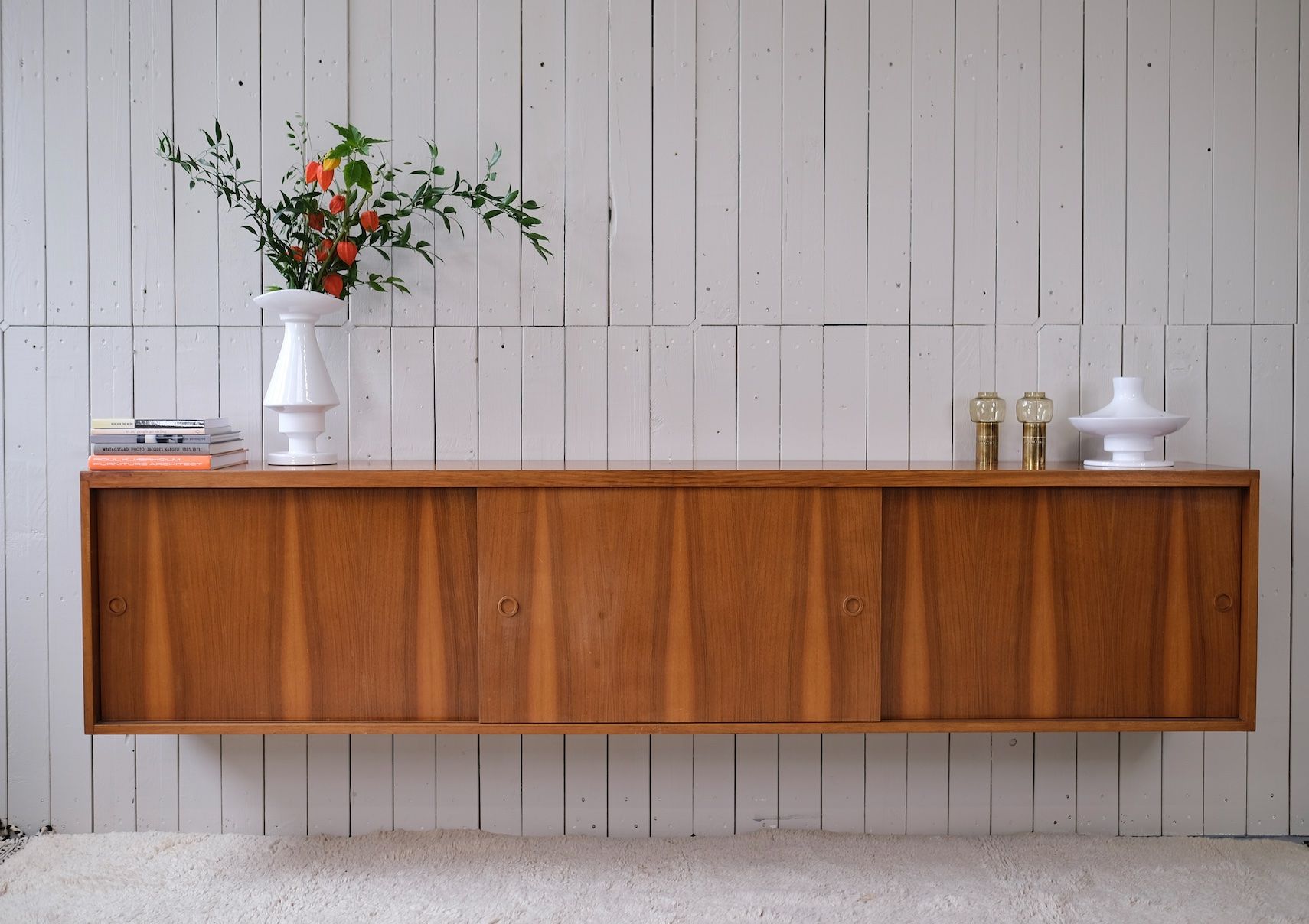 Büffets: Mid Century Sideboard / Wandmontage – Gebraucht aus Bern von Zmodern_VIN 4