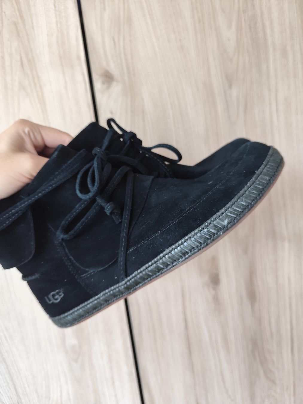 Ugg Scarpe da uomo: UGG Boots Black Suede Size 8 EU 39 with Box – Nuovo (secondo la descrizione) da Mägenwil venduto da VintageGirly 8