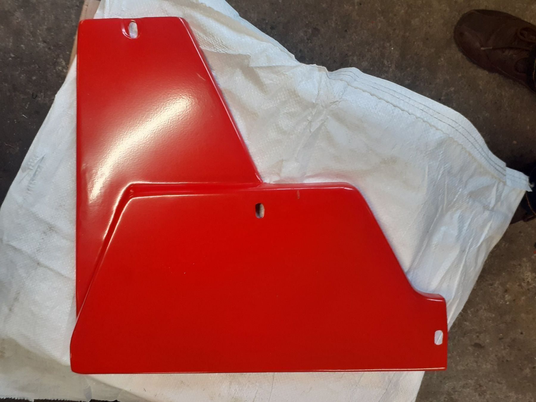 Massey Ferguson Trattori: MF-Seitenblech – Nuovo e nell'imballaggio originale da Rothenthurm venduto da mf-schuler 2