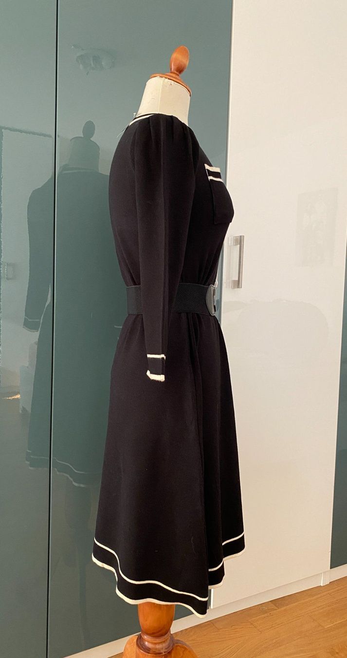Vestiti: Schwarzes Strickkleid Größe S – Usato da Dübendorf venduto da Levintreyer 1