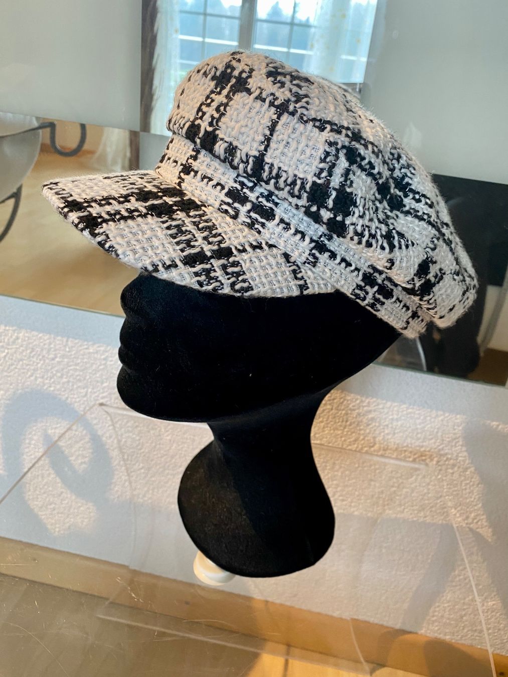 Chapeaux, bonnets & casquettes: BAKER BOY HUT WEISS/SCHWARZ  KARIERT – Neuf (Voir description) à Eschenbach SG par Lady020