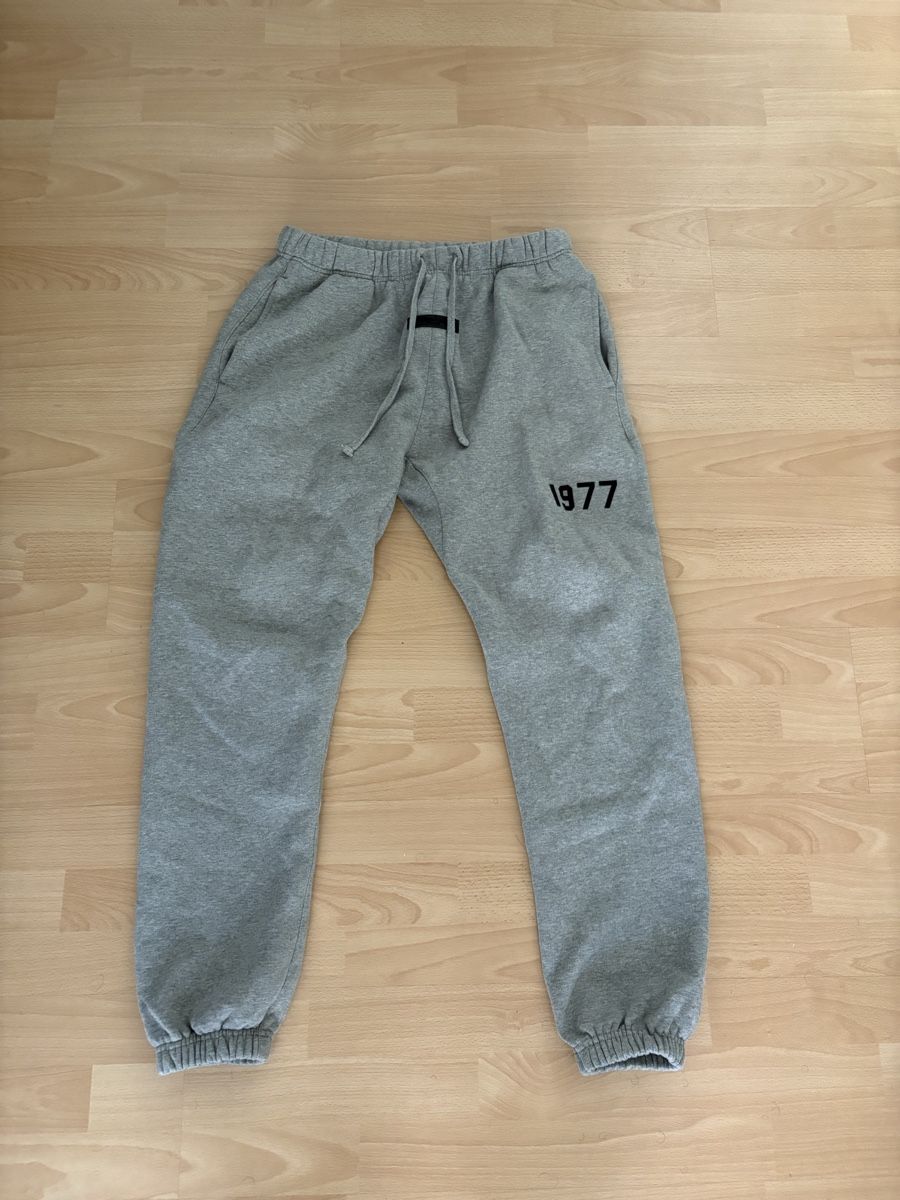 Maglioni & Felpe: Essentials – Nuovo (secondo la descrizione) da St-imier venduto da tew_9qhy 1