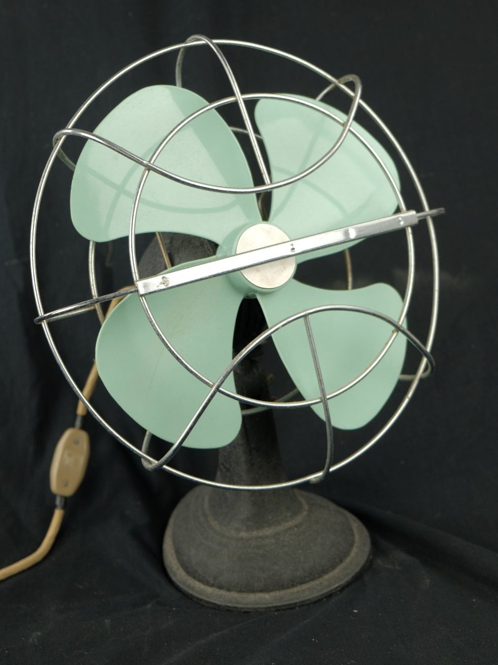 Ventilatoren: Vintage Mid-Century - Tischventilator mit Trafo - 1940er – Gebraucht aus Volketswil von brockipfannenstil 1