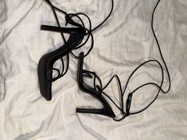 Schwarze High Heels mit Schnüren, Grösse 37