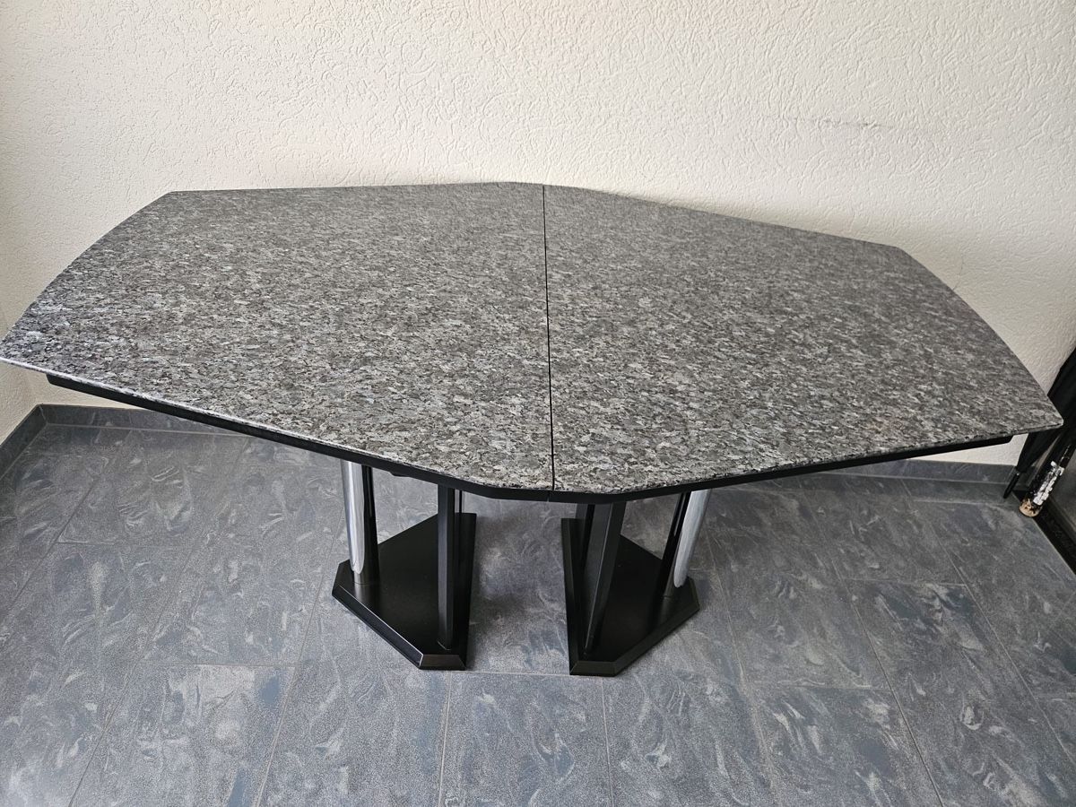 Set de table et chaises: Esstisch Granit, inkl. 4 Stühle – D'occasion à Thun par tarja22