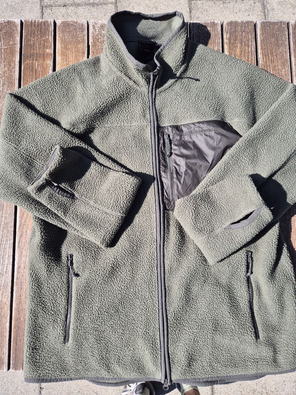 Peak Performance Pulls & Sweat-shirts: Peak Performance Naturush Pile Jacket – D'occasion à Zürich par Loboso