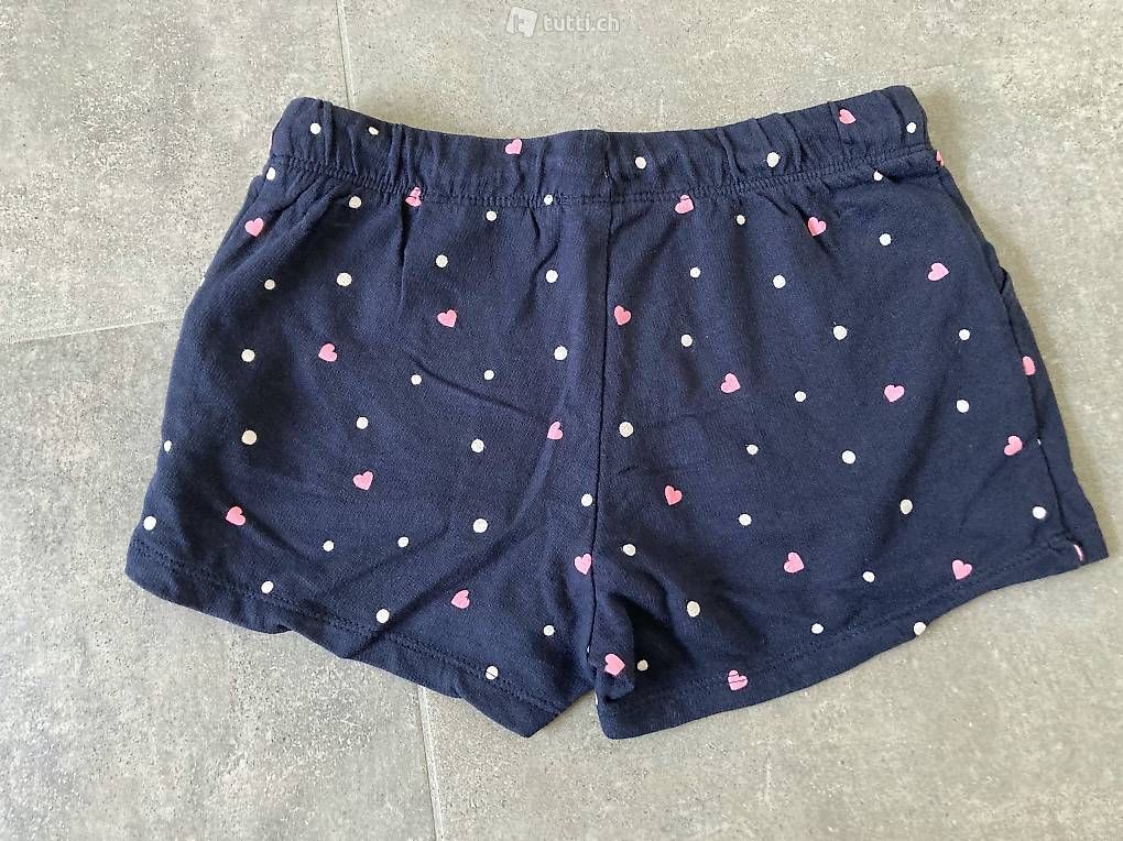 Pantaloni: Süsse kurze Mädchenhose (Gr. 122) – Usato da Hettlingen venduto da rselchi 1