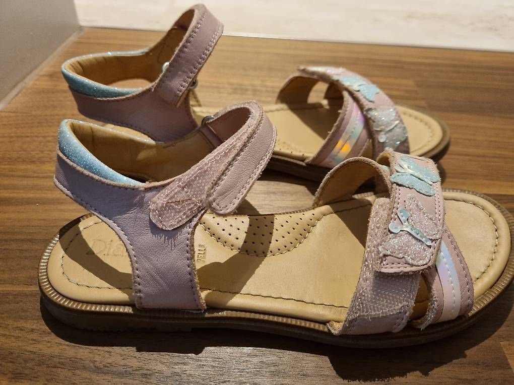 Scarpe per ragazze: Sandalen Mädchen Grösse 34 – Usato da Zürich venduto da ani_qj8q