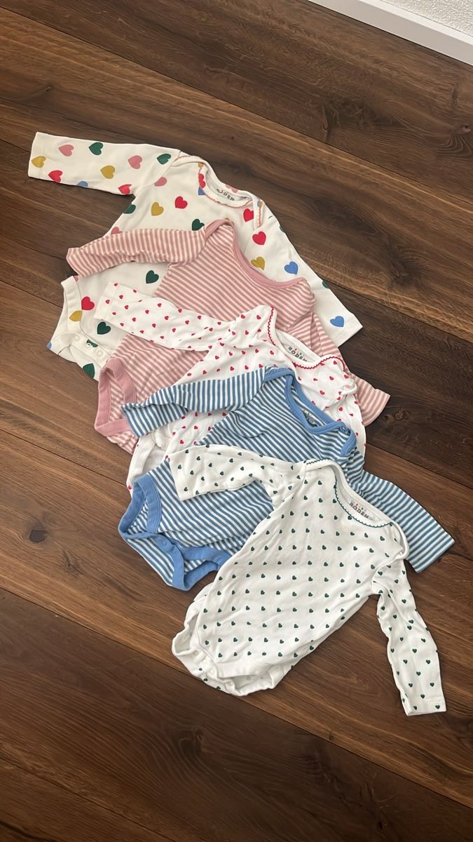 Mini Boden Lotti di vestiti: Set: Mini Boden bodies 62/68 – Usato da Bern venduto da Amelie_suisse