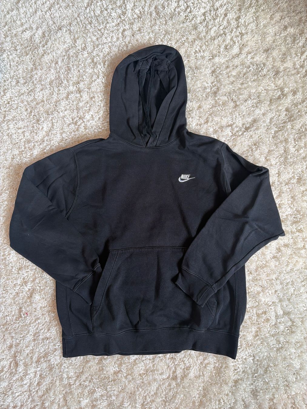 Nike Maglioni & Felpe: Schwarzer Nike Hoodie – Usato da Tennwil venduto da juupydu