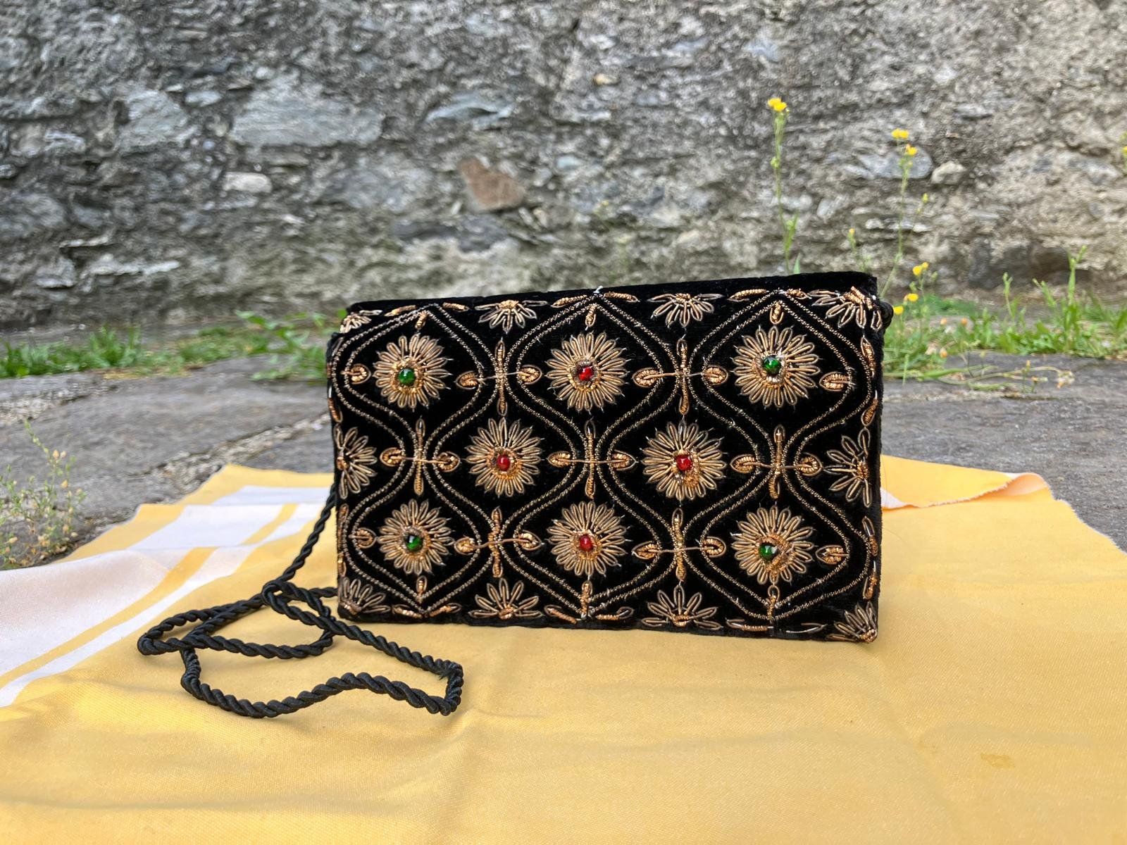 Borse da donna: Vintage Clutch Pouch Bag – Usato da Monte Carasso venduto da arn_dime