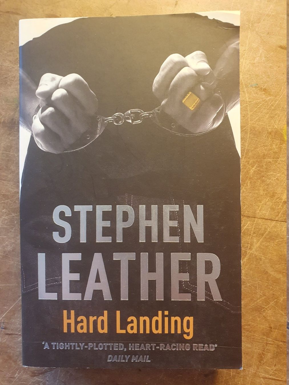 Libri: Hard Landing - Stephen Leather – Usato da Zürich venduto da loosebone