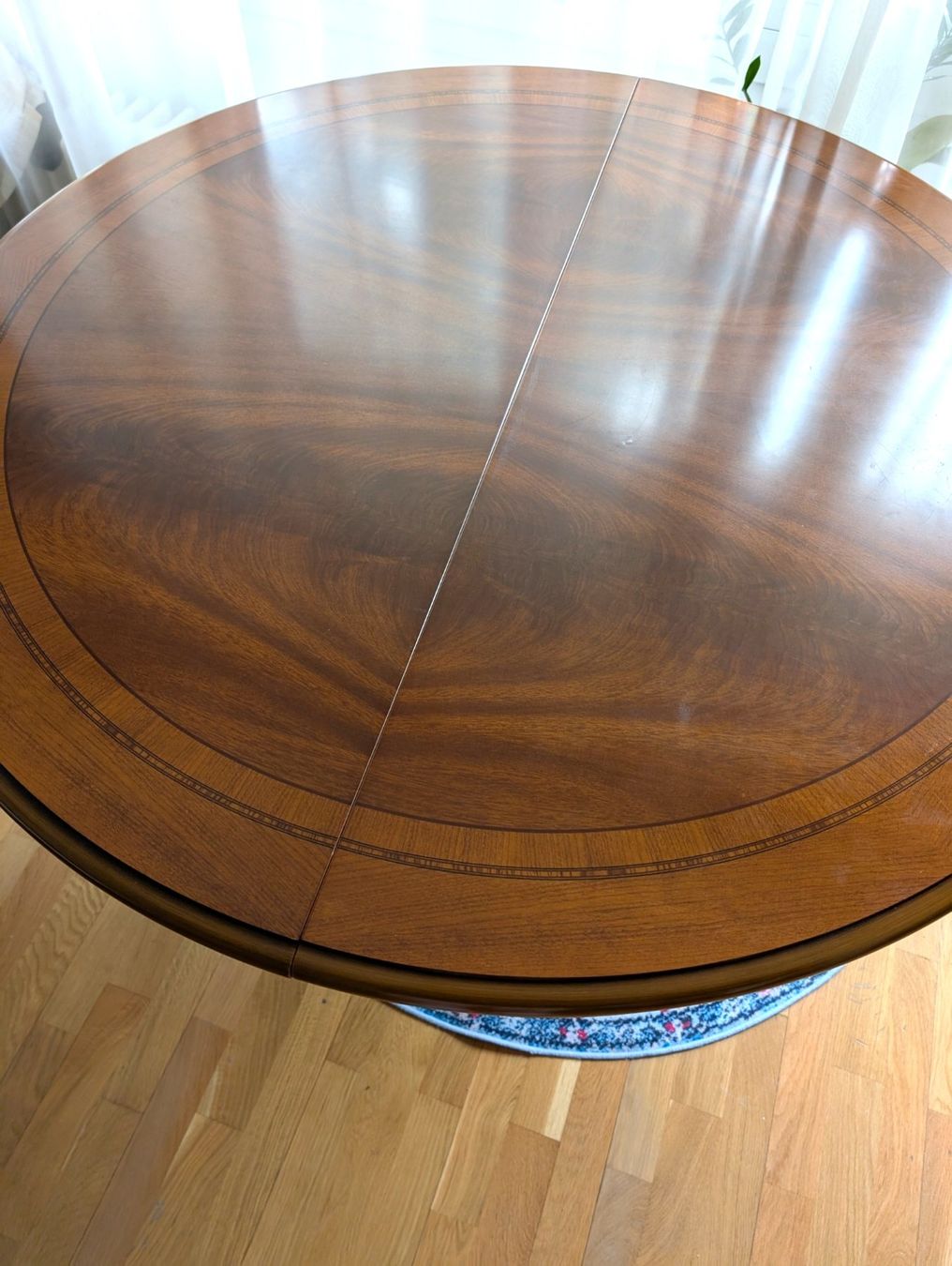 Tavoli: Table en bois massif merisier, doré de style Louis Phillippe – Usato da Genève venduto da Maria11 8