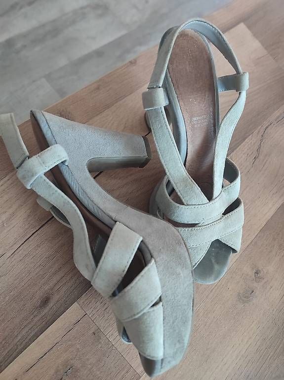 Chaussures femmes: Pumps Grösse 37 – D'occasion à Biel-Benken BL par AngiSchaefer