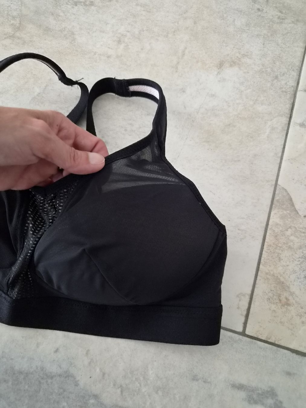 Sonstige Unterwäsche: Sport BH Schwarz, Grösse 80B – Gebraucht aus Niederrohrdorf von Miripfiri 2