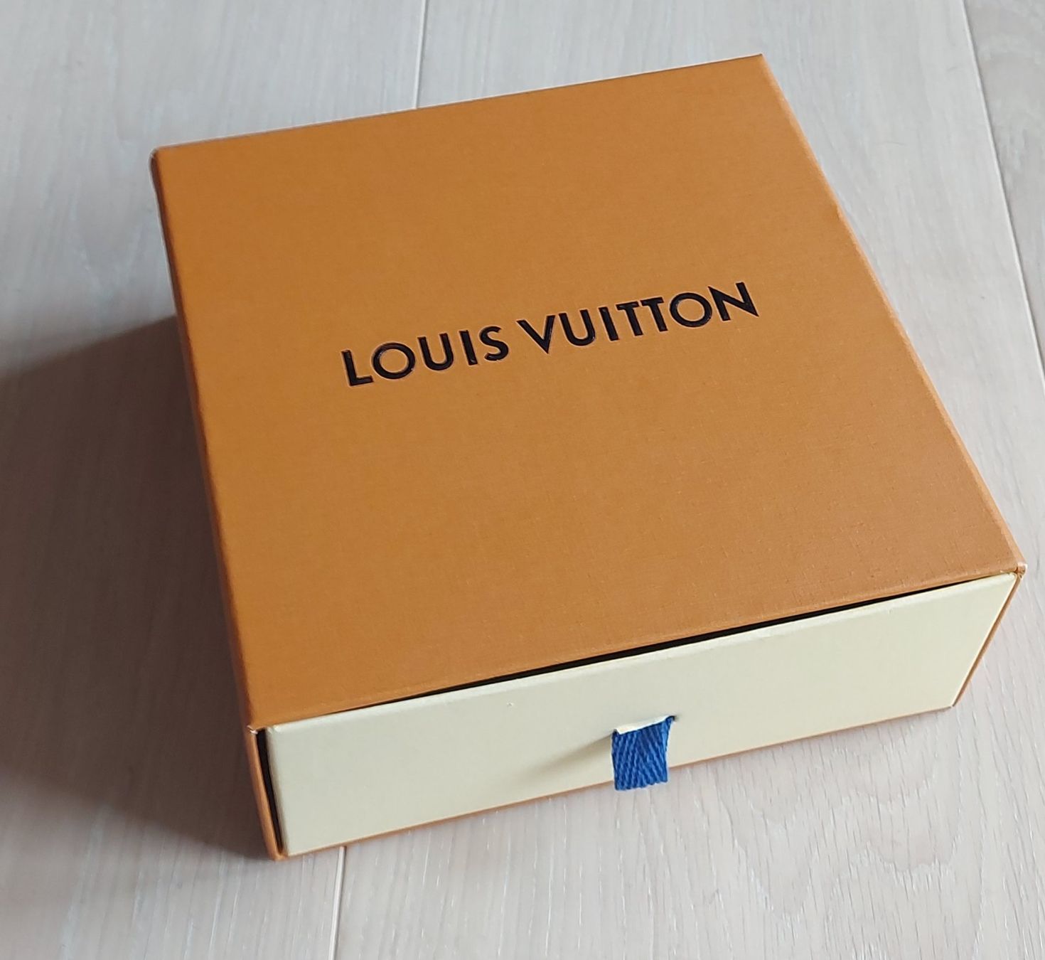 Contenitori & Simili: Louis Vuitton Box mit Beutel, Top Zustand! – Usato da Winterthur venduto da Mick77