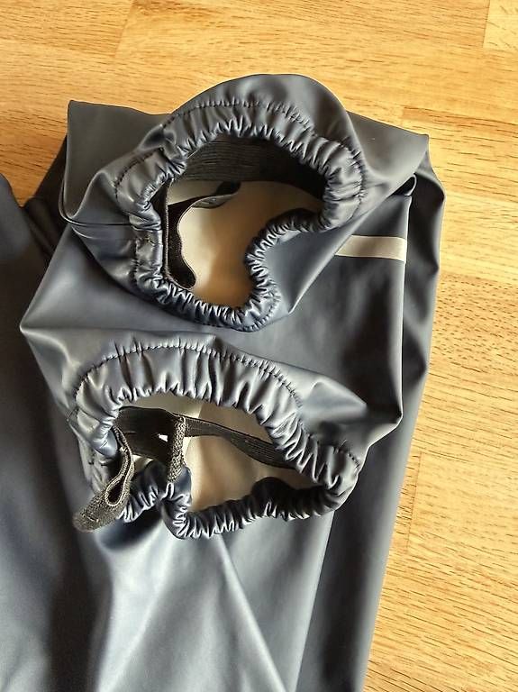 Lotti & Set di vestiti: Neuwertiges Regenset grösse 104 – Usato da Hersiwil venduto da Sheila1986 4