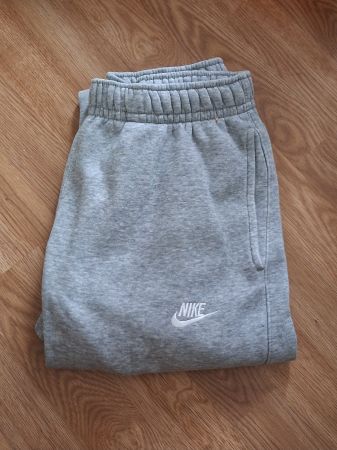 Nike Club Fleece Jogginghose / Trainerhose Grau – Gr. S