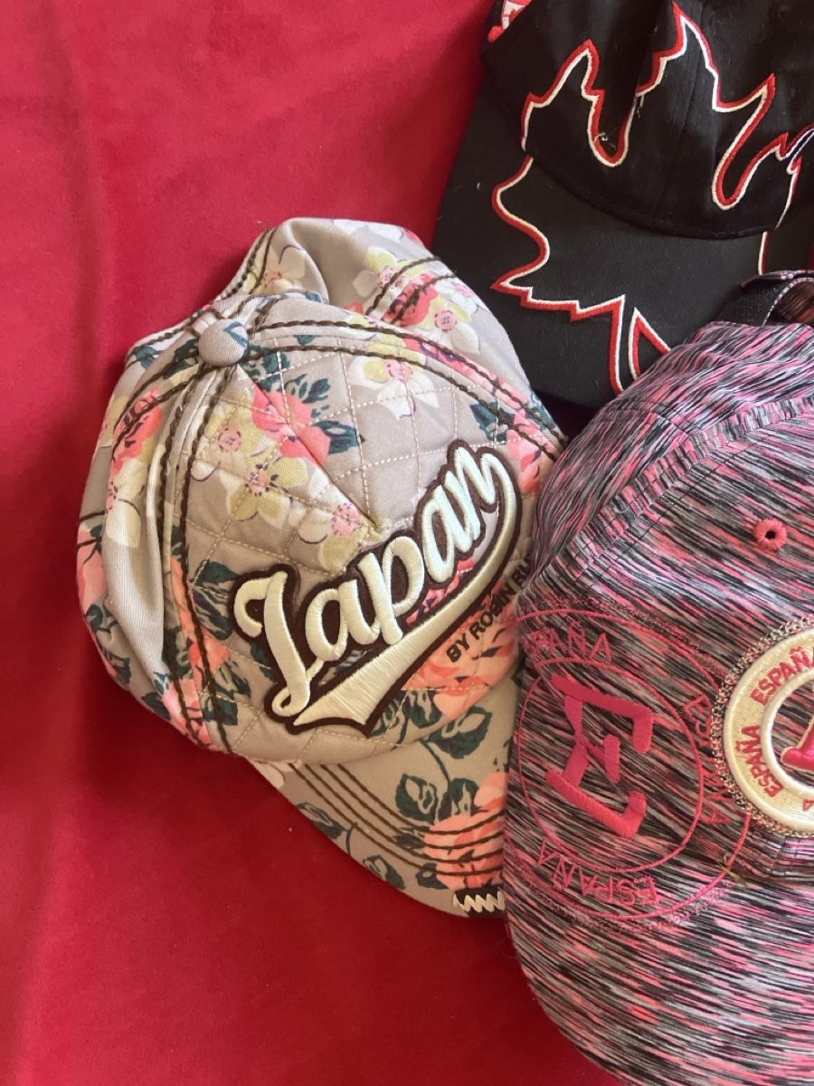 Chapeaux, bonnets & casquettes: 6 Damen Golf Caps Verschiedene  – D'occasion à Muralto par jac_hkz5 1
