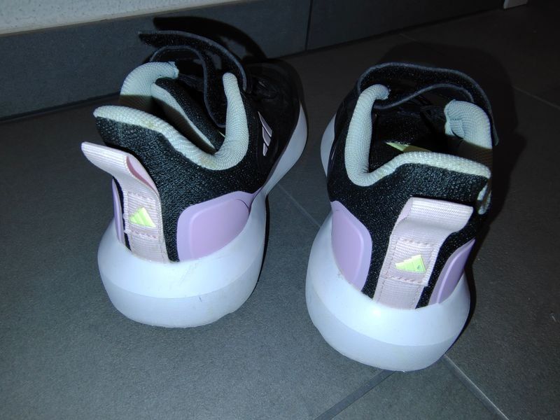 Adidas Scarpe per ragazze: Adidas Hallenschuhe/Sneaker - Gr. 32 – Usato da Oberhofen AG venduto da iitf2020 3