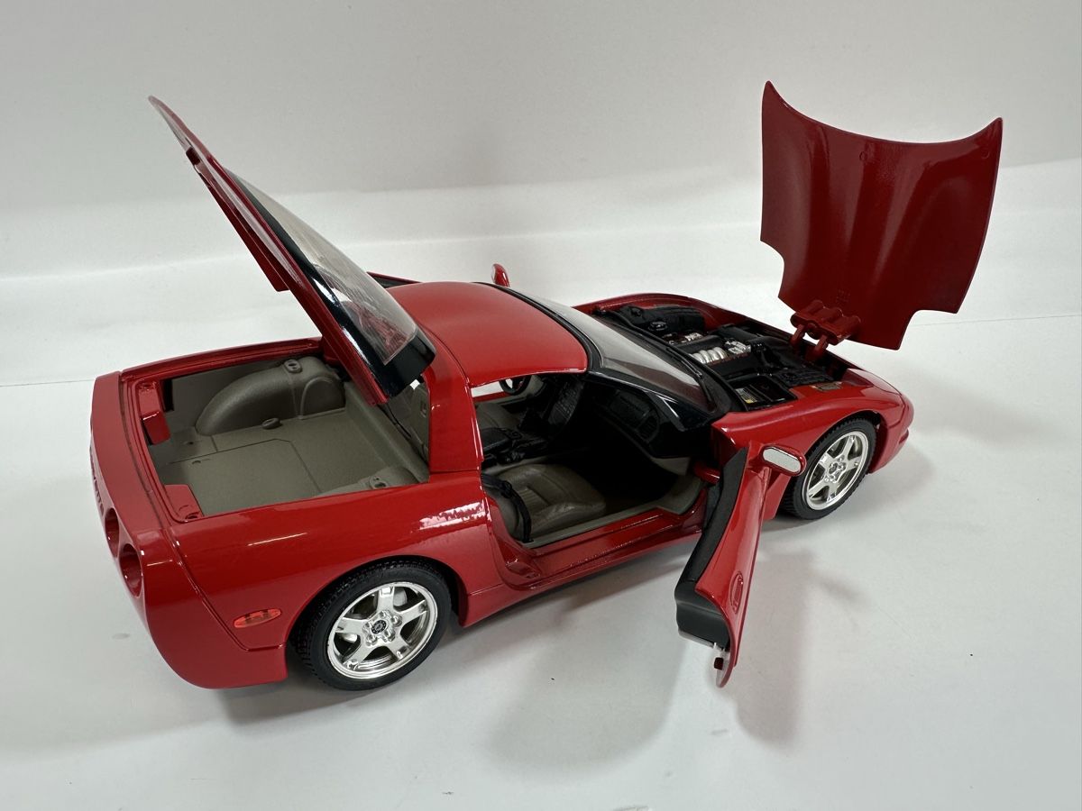 Bburago Modellini d'auto: Chevrolet Corvette C5 1:18, rot, BBURAGO – Usato da Zofingen venduto da rf9_x2xt 5