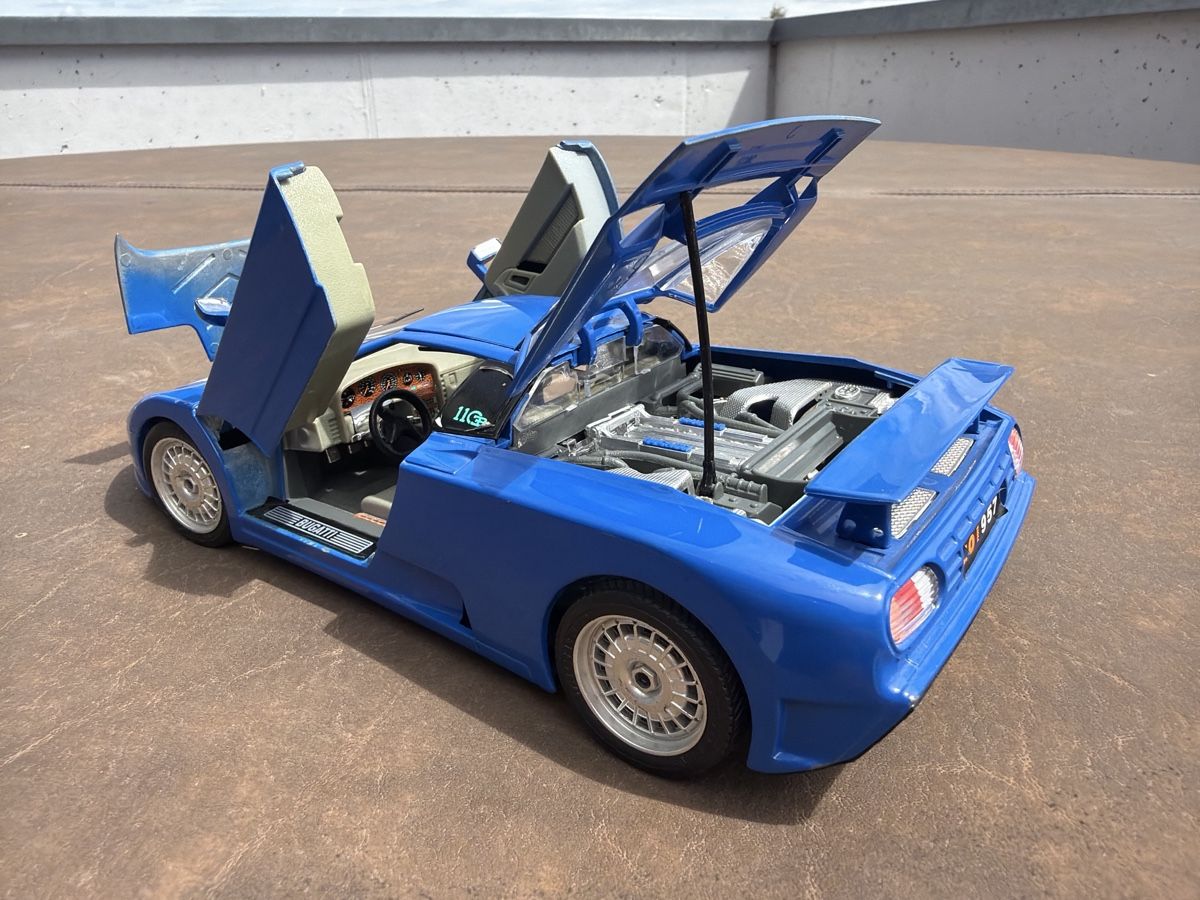 Bburago Modellautos: Bugatti EB 110 - 1/18 - Bburago – Defekt aus Wolfwil von Rolex1 5