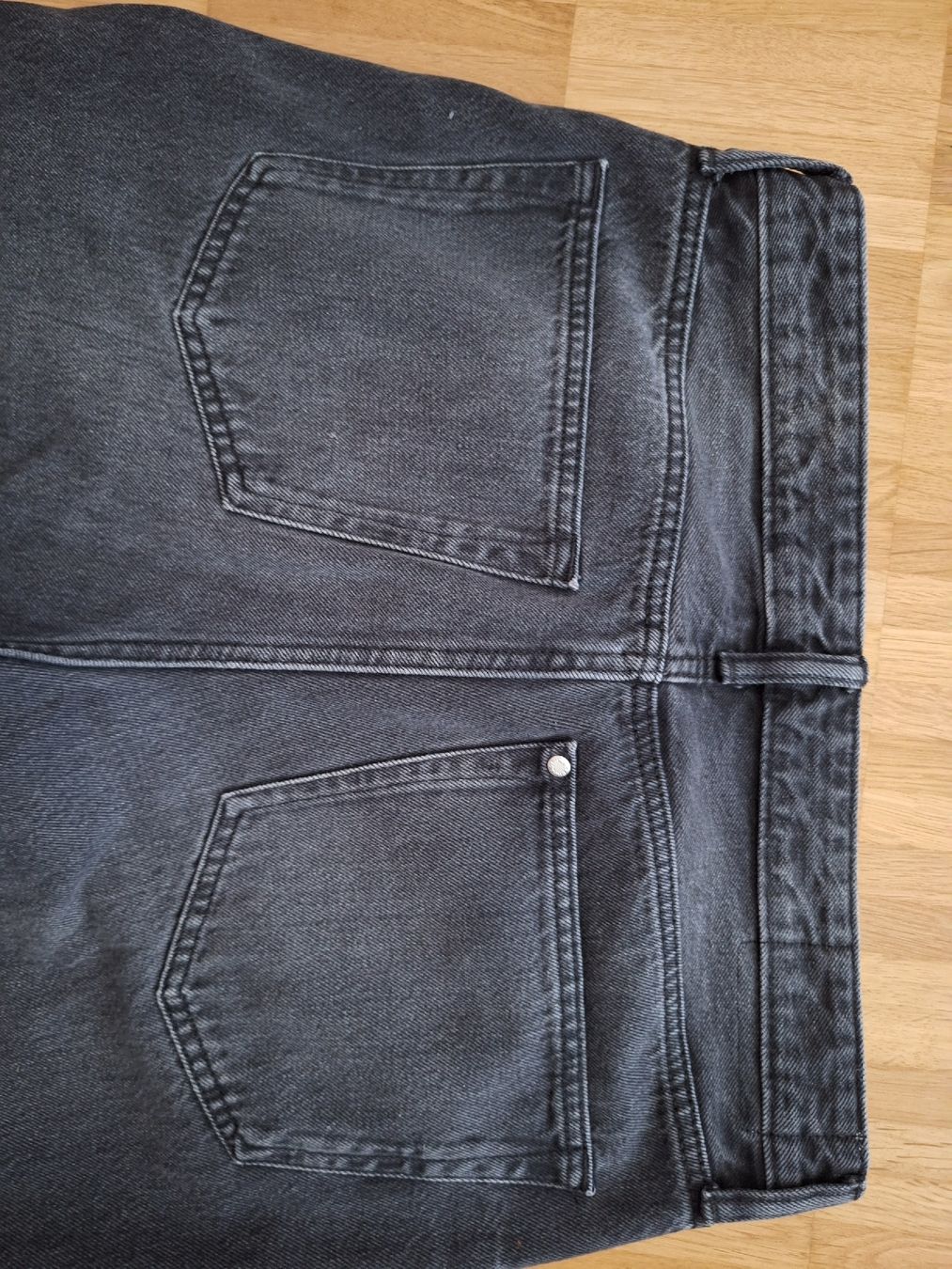 H&M Jeans: Loose fit Jeans h&m – Usato da Mumpf venduto da SwissDi 3