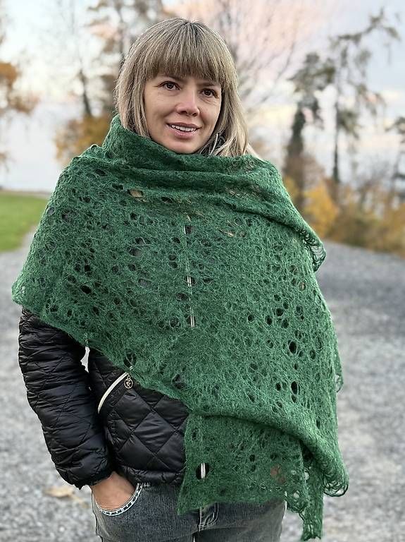 Foulards & écharpes: Grüner Mohairschal handgefertigt – D'occasion à Thalwil par han_2b8c