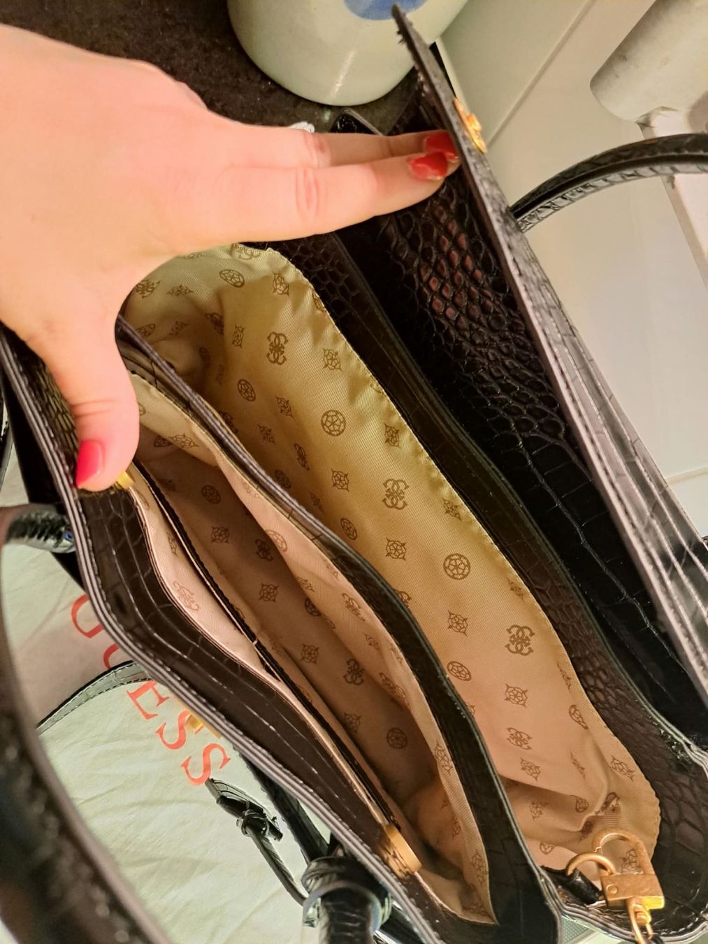 Sacs femmes: guess handtasche schwarz – D'occasion à Sisseln AG par schenk-figuren 3