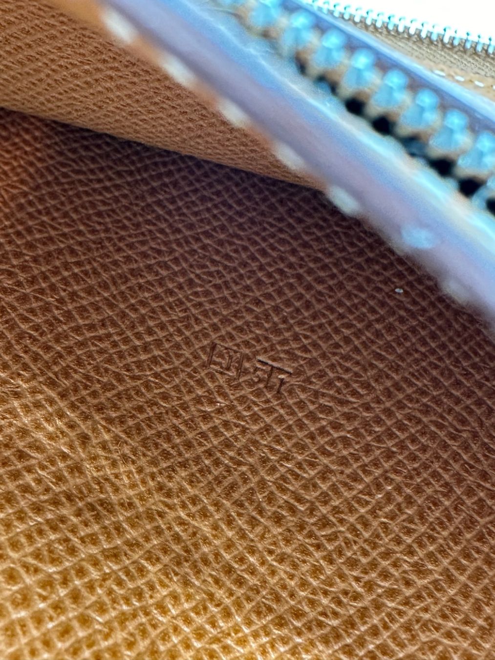 Hermès Portefeuilles: Hermès Porte-documents / Globbetrotter Zip – D'occasion à Trelex par emi_r59r 9
