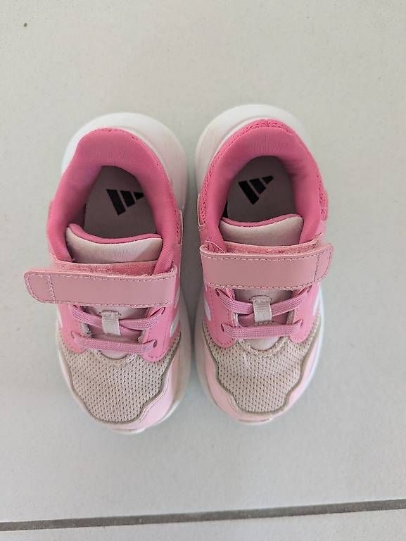 Scarpe per ragazze: Sneakers Schuhe Grösse 24 – Usato da Arlesheim venduto da jaus01 1