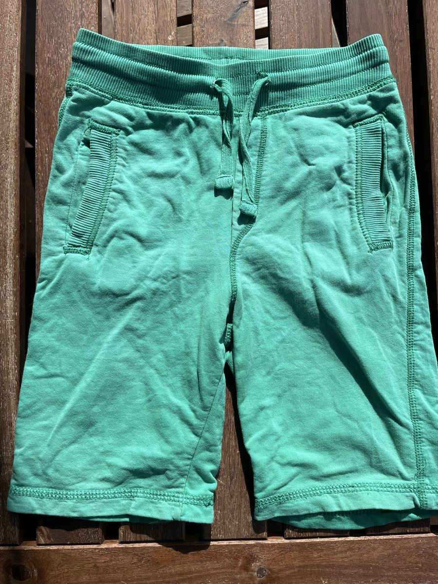 H&M Pantaloni: Grüne H&M Shorts, Grösse 116 – Usato da Bern venduto da brup