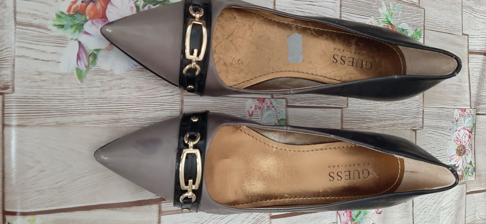 Décolleté Guess Zabela TC 65 In Ecopelle Bianca: Scarpa Con Punta E Cinturino Alla Caviglia, Taglia 35 - 4