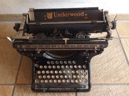 Schreibmaschine UNDERWOOD