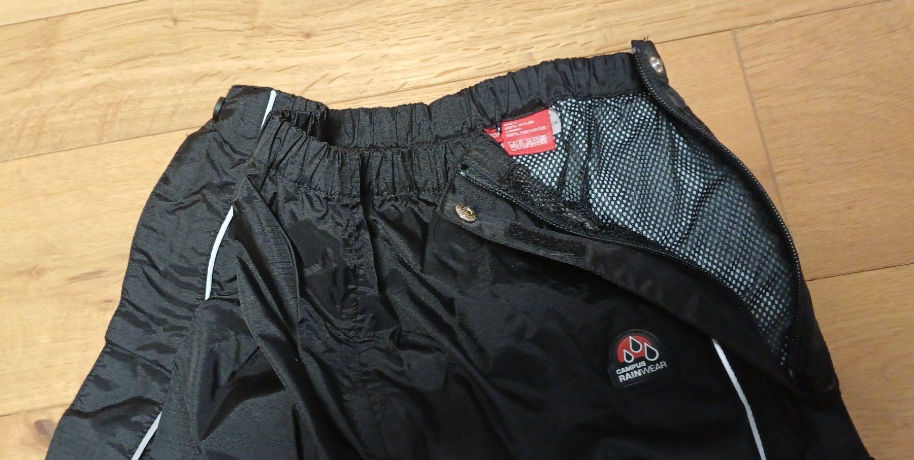Tchibo Pantaloni: Regenhose Gr. 122/128 – Usato da Stallikon venduto da Melin08 2