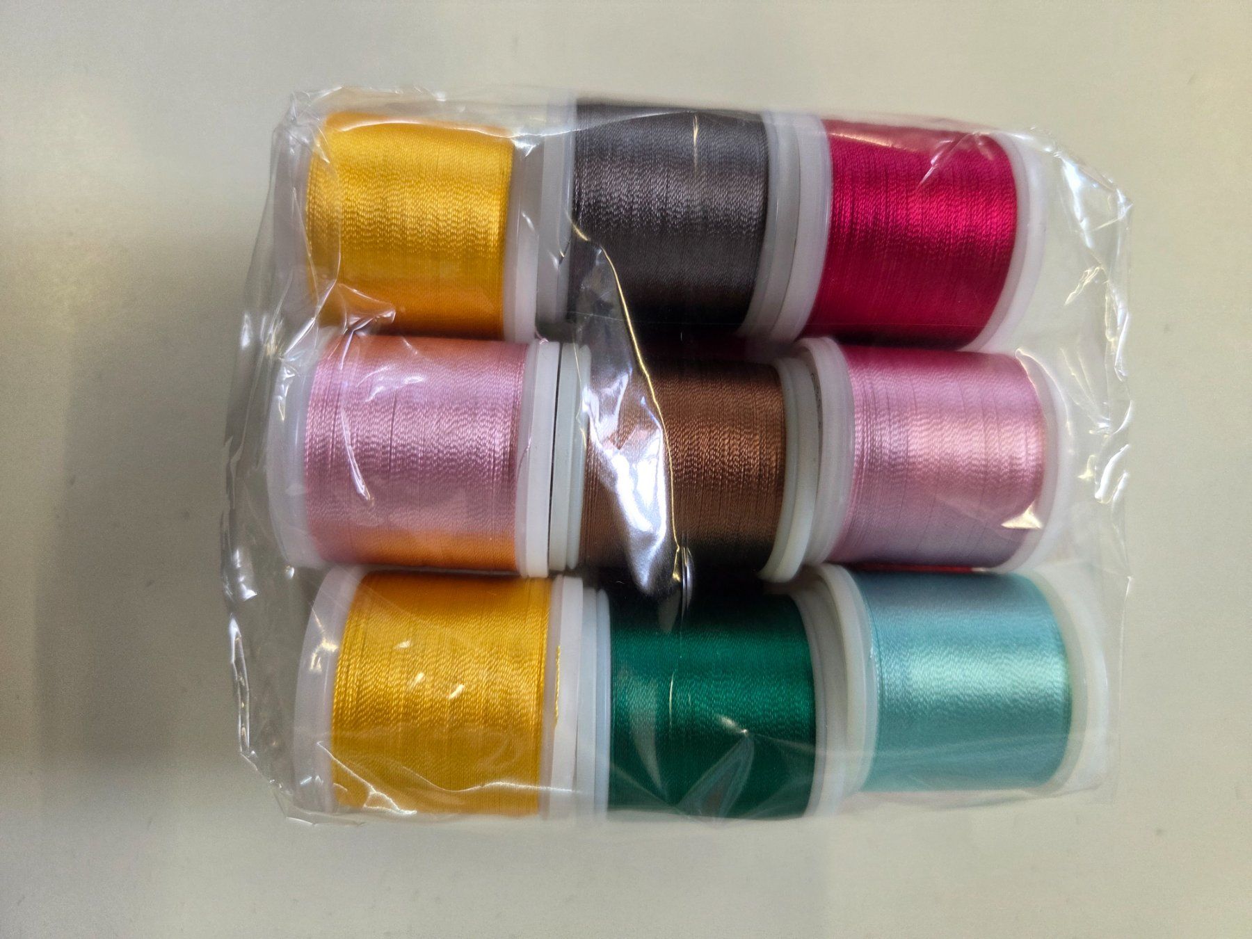 Cordelettes & Fils: Stickgarn Rayon No.40  oder Nähfaden – Neuf (Voir description) à Affoltern am Albis par Hanigufo 1