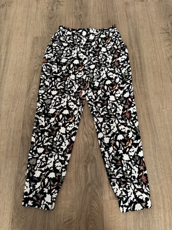 Zara Stoffhose Hose Sommer schwarz Muster floral Gr. S