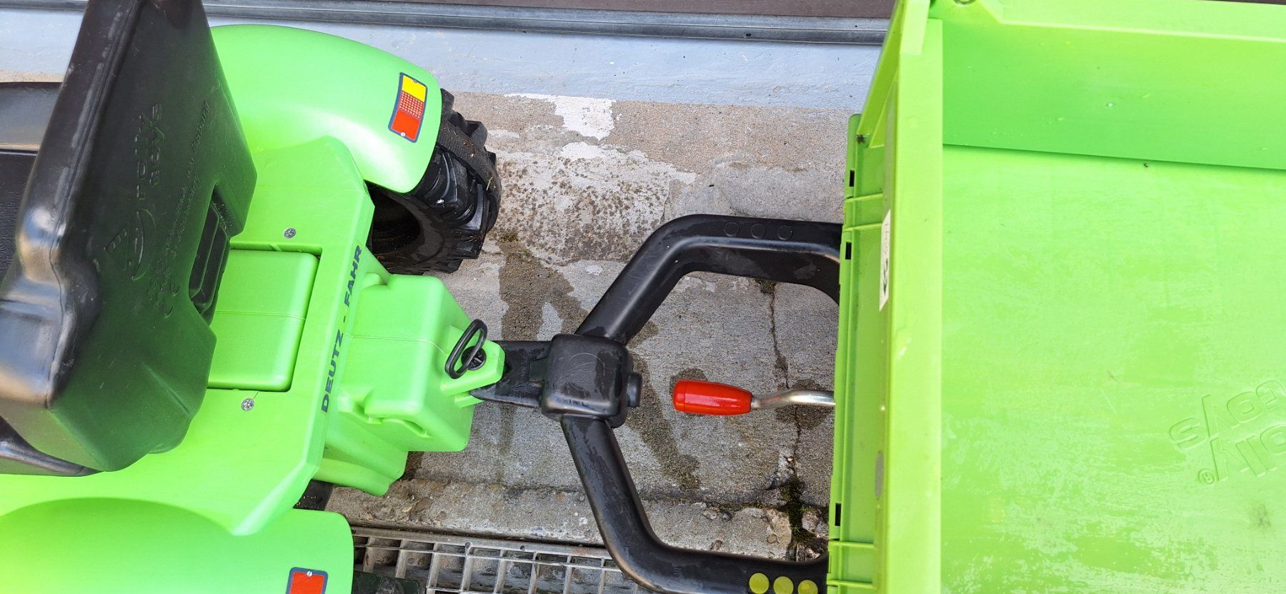 Deutz Veicoli per bambini: Deutz Trettraktor mit Anhänger – Usato da Ins venduto da Purry 4