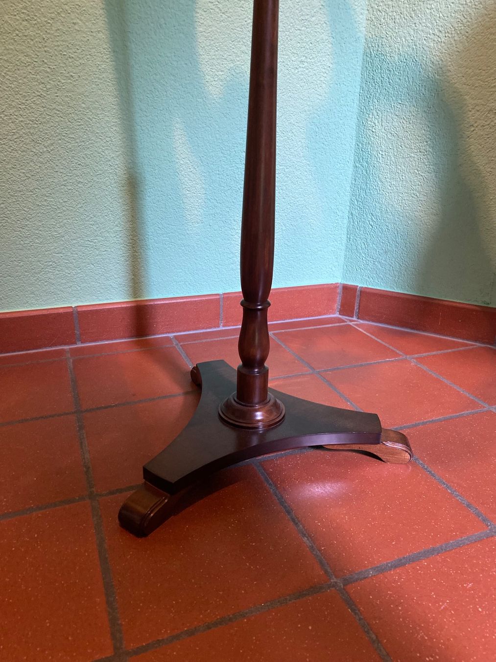 Supporti per strumenti musicali & leggii: Alter Notenständer Farbe Mahagoni Holz – Usato da St. Gallen venduto da simeli- 1