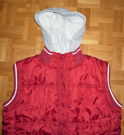 wattiertes Gilet mit Kaputze