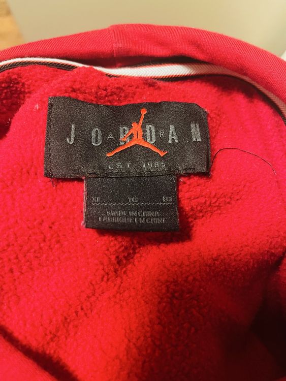 FELPA JORDAN ROSSA XL + FELPA FILA NERA XL (Usato) a Wetzikon ZH per ...