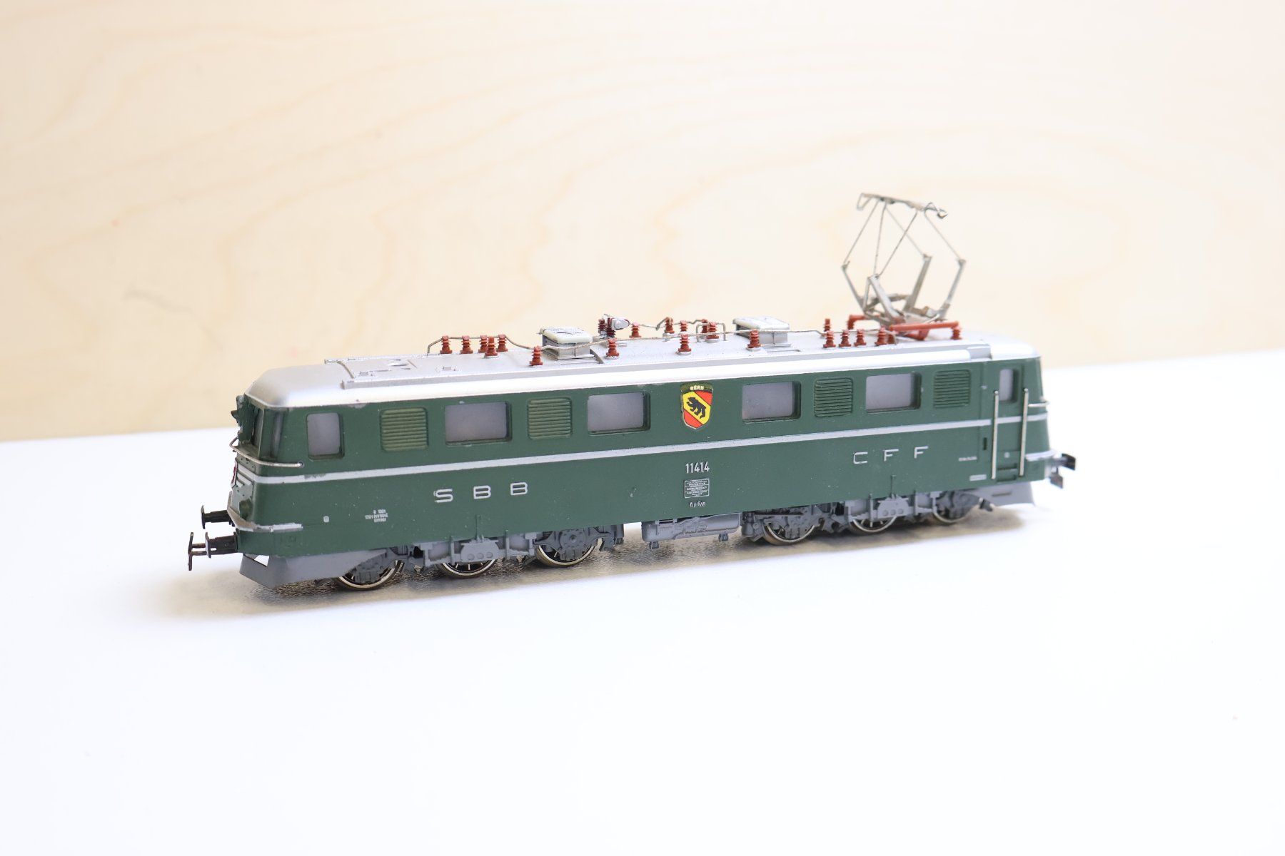 Märklin Modellini di ferrovie: Märklin SBB Ae 6/6 E-Lok "Bern" - 3050 - H0 – Usato da Winterthur venduto da Monstera 2