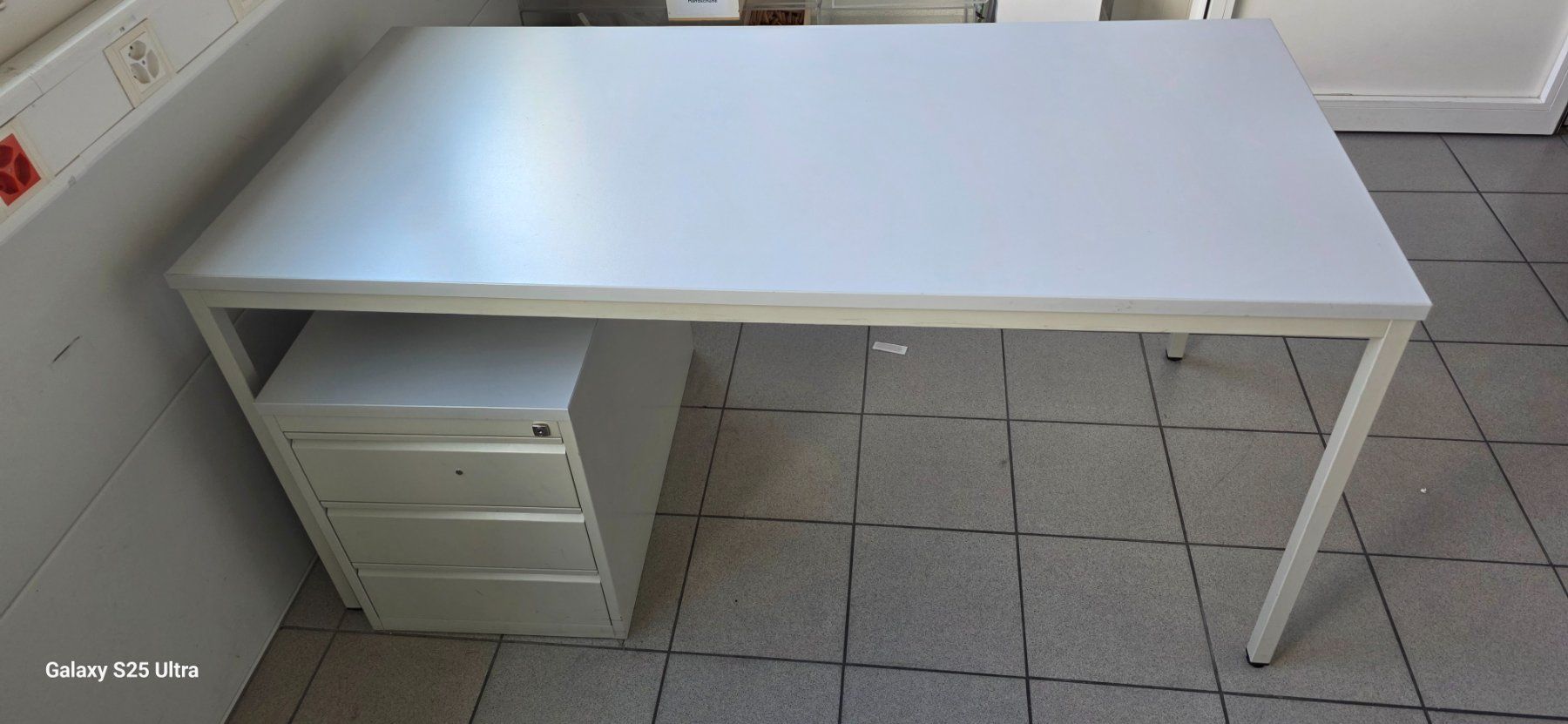 Scrivanie: Schreibtisch mit Korpus – Usato da Schattdorf venduto da Bernhard0 1