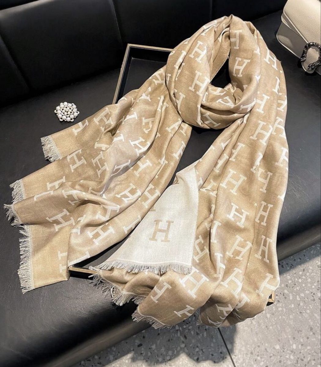 Foulards, Tücher & Schals: Écharpe – Neu und originalverpackt aus Châtel-St-Denis von Montclair_Swiss