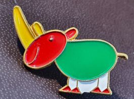 R864 - Pin National Versicherung Nashorn Nasi